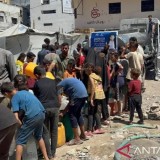 Kolaborasi BAZNAS RI dan Ivan Gunawan Kembali Hapus Dahaga Warga Gaza