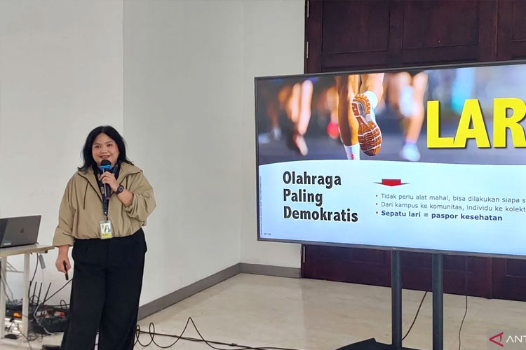 Dokter Subspesialis Kedokteran Olahraga di RSUI Dr. dr. Listya Tresnanti Mirtha, Sp.KO., Subsp.APK(K), MARS dalam diskusi kesehatan persiapan olahraga lari di Jakarta, Selasa (9/9/2025) (FOTO: ANTARA/Fitra Ashari)
