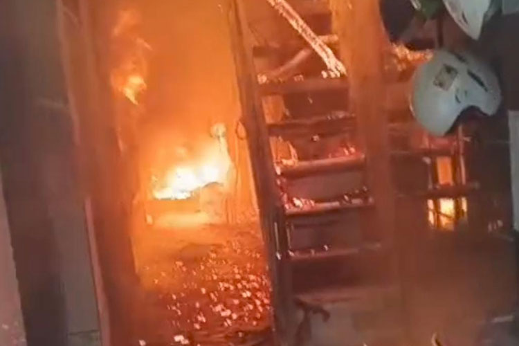 Rumah-kos-terbakar-Surabaya-2.jpg