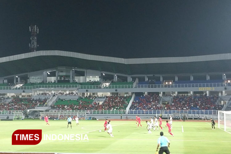 Timnas Indonesia U-23 tertinggal 0-1 dari Korea Selatan U-23 pada babak pertama laga Kualifikasi Piala Asia 2026 di Stadion Gelora Delta Sidoarjo, Selasa (9/9/2025). (Foto: Syaiful Bahri/TIMES Indonesia)
