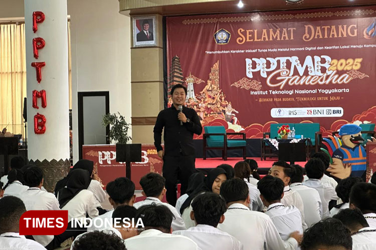 Suasana para mahasiswa ITNY ketika mengikuti PPTMB 2025. (FOTO: A Riyadi/TIMES Indonesia)