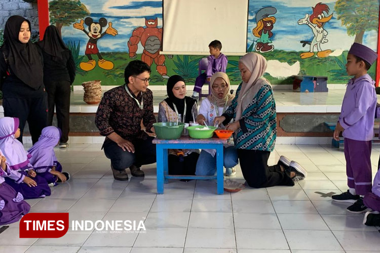 pembuatan-jajanan-tradisional.jpg
