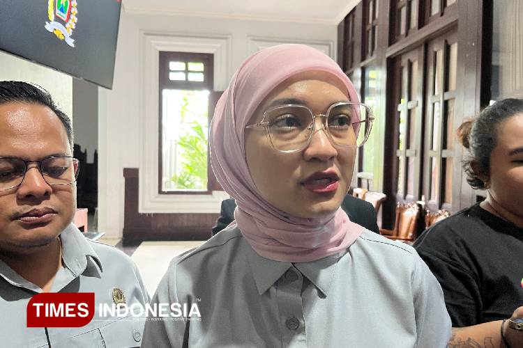 Ketua DPRD Kota Malang, Amithya Ratnanggani Sirraduhita saat ditemui awak media. (Foto: Rizky Kurniawan Pratama/TIMES Indonesia)