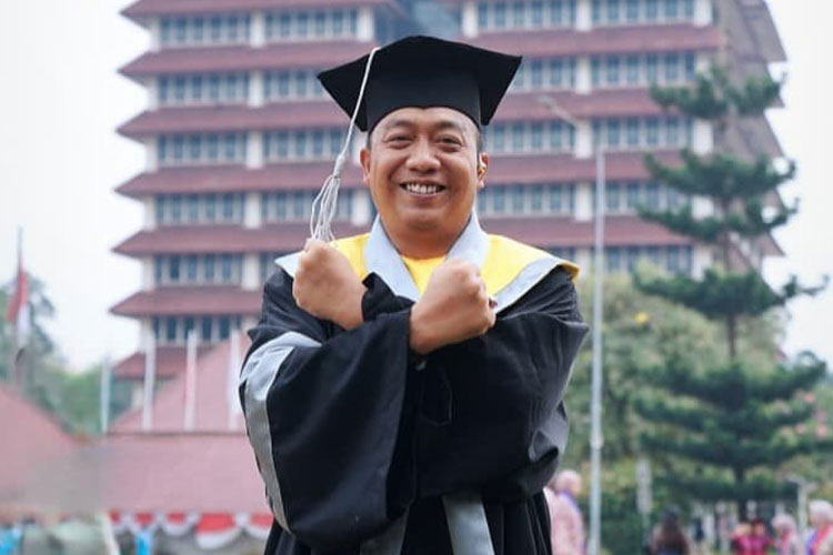 Bupati Situbondo, Yusuf Rio Wahyu Prayogo, resmi menyandang gelar magister Universitas Indonesia. (FOTO: Dok. TIMES Indonesia)