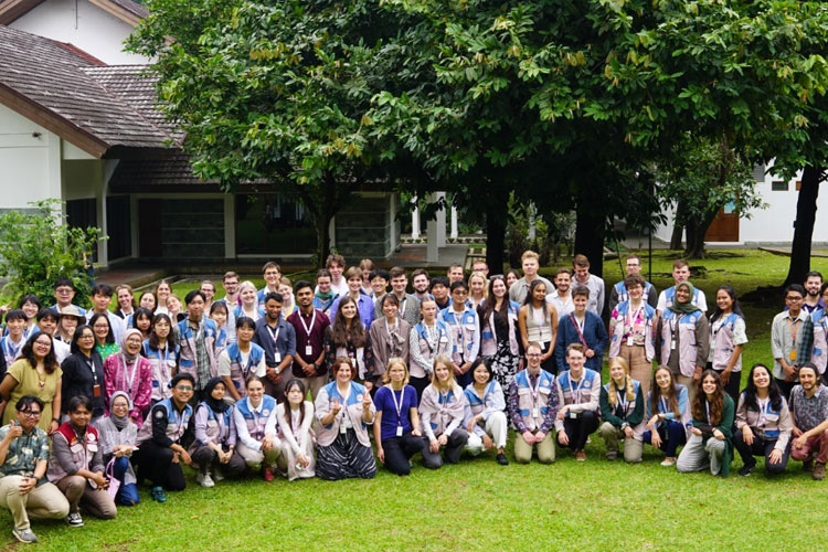 Sebanyak 76 mahasiswa dari 23 negara hadir dalam simposium ini, mulai dari Austria, Kanada, Jerman, Jepang, Korea Selatan, hingga Amerika Serikat. (Foto: IFSS 2025)