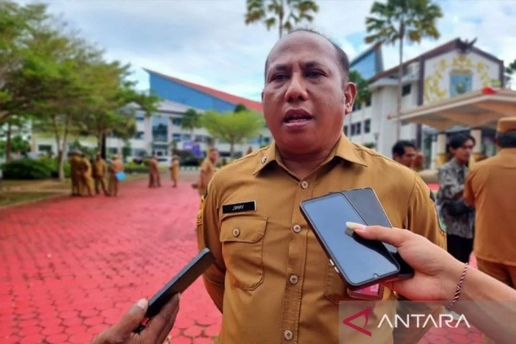 Kepala Dinas Kehutanan Provinsi Papua Barat Jimmy Walter Susanto saat ditemui awak media, di Manokwari, Rabu (10/9/2025). (FOTO: ANTARA/Fransiskus Salu Weking)