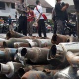 Gencarkan Razia, Polres Cianjur Sita Ratusan Knalpot Bising dan Botol Miras