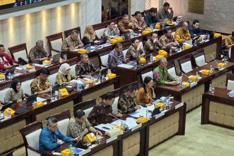 Pajak Tembus Rp990 T per Juli 2025, DJP: Nominal Turun, Kontribusinya Justru Naik