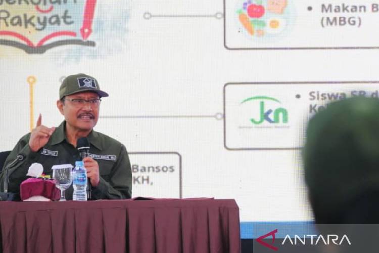 Menteri Sosial Saifullah Yusuf saat membuka pelatihan pengasuhan dan pengelolaan asrama Sekolah Rakyat tahun 2025 di BBPPKS Sleman, Daerah Istimewa Yogyakarta, Rabu (10/9/2025). (Foto: Antara/Humas Kemensos)