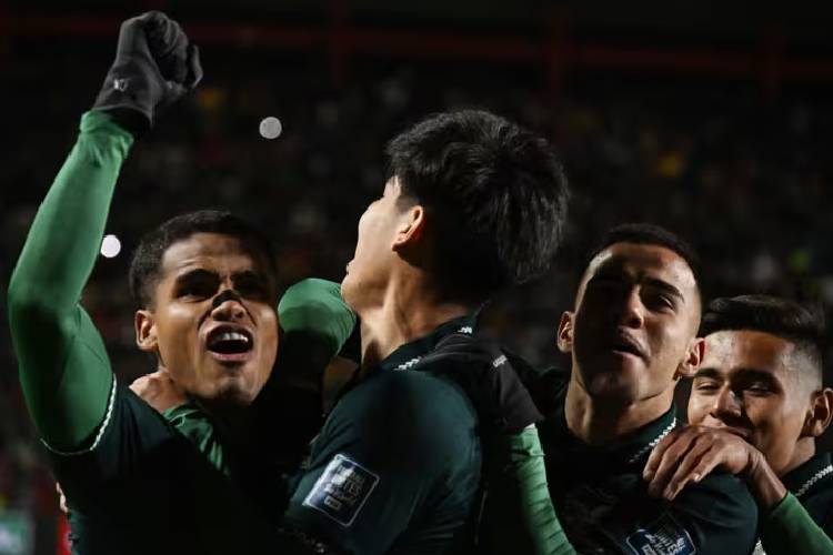 Pemain Bolivia merayakan gol ke gawang Brasil dalam laga terakhir kualifikasi Piala Dunia 2026 zona Amerika Latin, Rabu (10/8/2025). (Foto: FIFA)