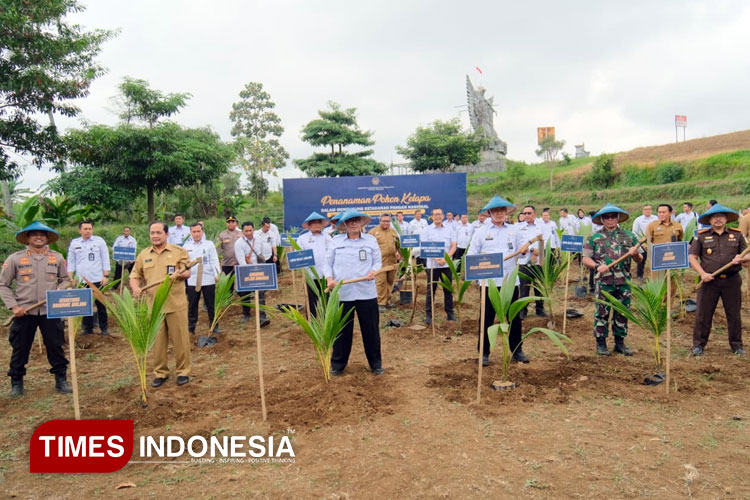 3.331 Bibit Kelapa Berhasil Ditanam di SAE L’SIMA Malang
