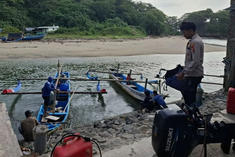 Terjebak di Laut Lepas, Empat Nelayan Berhasil Dievakuasi Satpolairud Polres Garut