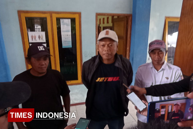 Sejumlah-warga-Dusun-Tambaksari-Desa-Jatisari-Pakisaji-Kabupaten-Malang-a.jpg