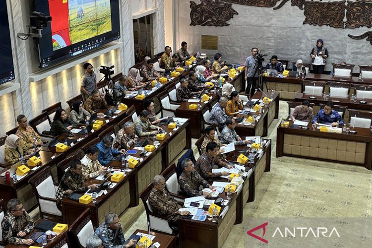 Uang Negara Nganggur di BI Rp425 T, Menkeu Purbaya: Itu Biang Sulitnya Cari Kerja!