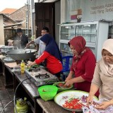 Warga Jembrana Gotong Royong Buka Dapur Umum untuk Korban Banjir