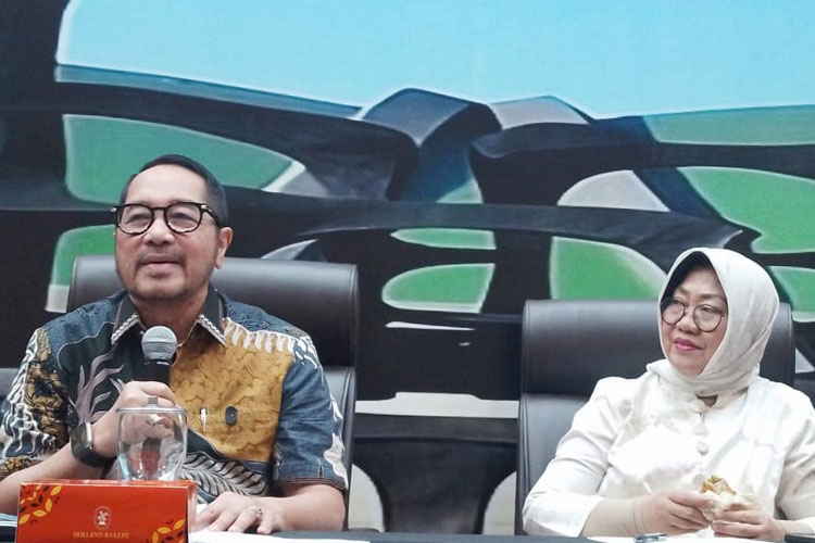 Firman Subagyo saat diskusi bertema “Hubungan Pusat dan Daerah (Optimalisasi Desentralisasi dan Otonomi Daerah) di kompleks parlemen.