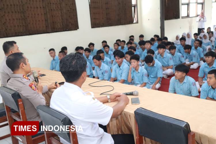 Kapolres Bondowoso Ajak Pelajar SMA Jauhi Kenakalan Remaja dan Bullying