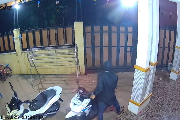 Momen Pencurian Motor di Cianjur Terekam CCTV, Pelaku Beraksi Jelang Subuh