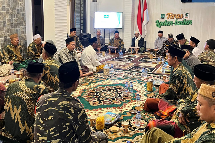 Pertemuan rutin tokoh NU Dusun Jalen, Desa Setail, Kecamatan Genteng, dengan anggota DPRD Banyuwangi, Dr. Zaki Al Mubarok, M.Si. (Foto: Dokumentasi TIMES Indonesia)