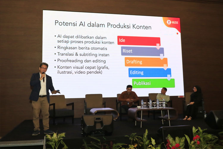 VP Data PT Kazee Digital Indonesia, Pujo Laksono saat menjadi pembicara dalam Jabar Media Summit 2025.