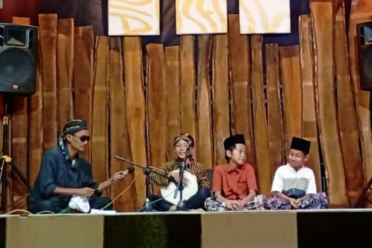 Kesenian kentrung Jepara, seni tradisional yang menghadapi ancaman kepunahan karena tidak diminati generasi muda.