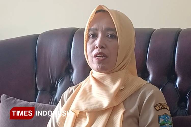 Kadinsos dan PPPA ungkap sebanyak 74 rekening penerima bansos dihentikan karena terindikasi digunakan untuk judol. (Foto: Susi/Times Indonesia)