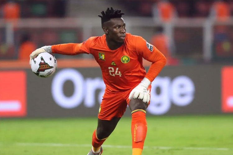 Kiper Manchester United, Andre Onana, saat mengawal gawang Timnas Kamerun.