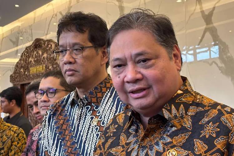 Menteri Koordinator Bidang Perekonomian Airlangga Hartarto dalam konferensi pers di Kantor Kementerian Koordinator Bidang Perekonomian Jakarta, Jumat (12/9/2025)(FOTO: Imamatul Silfia/ANTARA)