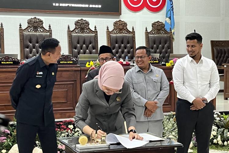 P-APBD-2025-Resmi-Ditetapkan-DPRD-Kota-Malang-b.jpg