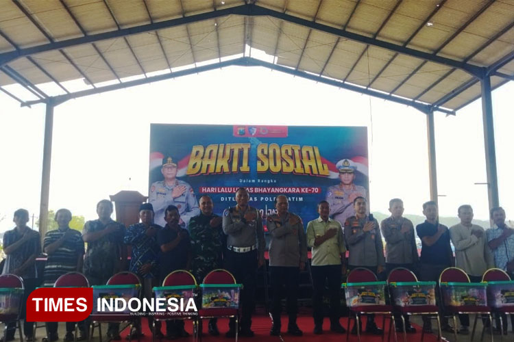Penyerahan-bansos-paket-sembako-2.jpg