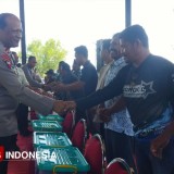 Bagikan Sembako Jadi Cara Polri Rawat Simpati Nelayan Pacitan