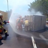 Mobil Box Muatan Frozen Food Terbakar di Tol Dupak