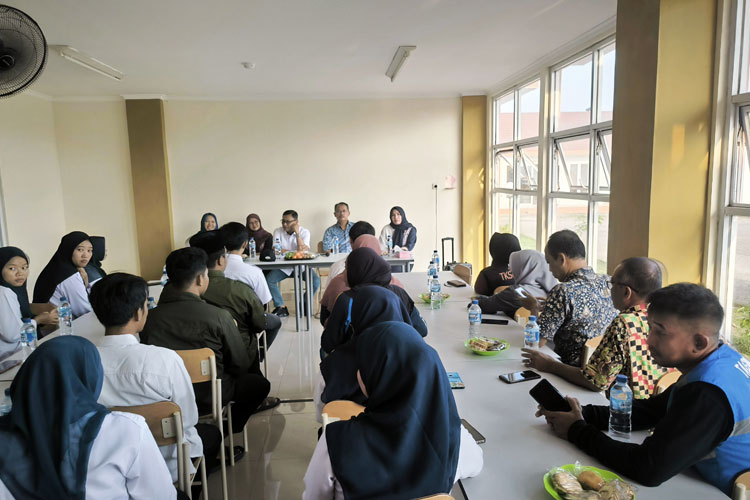 Staf Khusus Kemsos Malik Haramain melakukan Monev di SRT 7 Probolinggo.