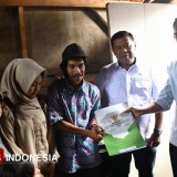 Menyusuri Jalan Berlumpur, Gubuk Reyot Jadi Saksi Kepedulian Bupati Majalengka
