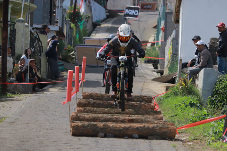 Indonesian-Downhill-2.jpg