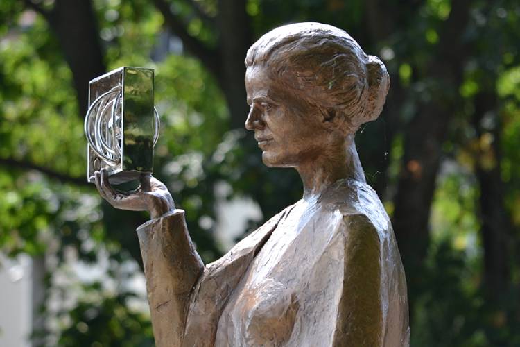 Marie-Curie-b-1.jpg