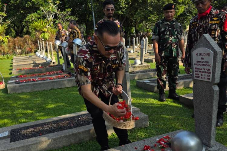 PP GM FKPPI memperingati HUT ke-47 pada Sabtu, 13 September 2025, dengan menggelar upacara ziarah dan tabur bunga yang khidmat di TMP Kalibata, Jakarta.