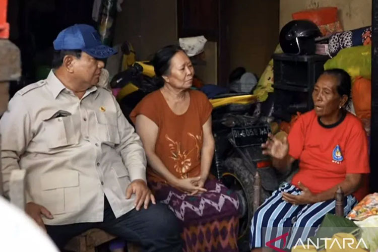 Tangkapan layar - Presiden Prabowo Subianto saat dialog dengan korban banjir besar di Denpasar, Bali, Sabtu (13/9/2025). (FOTO: ANTARA/HO-BPMI Setpres/am)