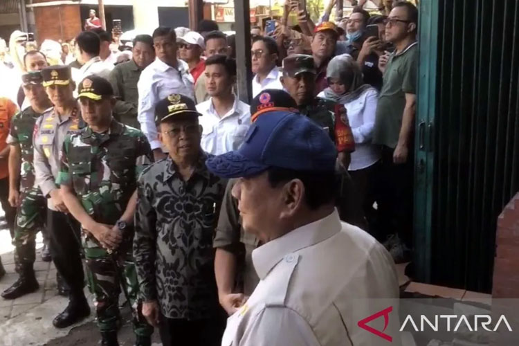 Presiden Prabowo tiba di Denpasar dengar penjelasan BNPB soal banjir besar di Bali, Denpasar, Sabtu 13/9/2025 (ANTARA)