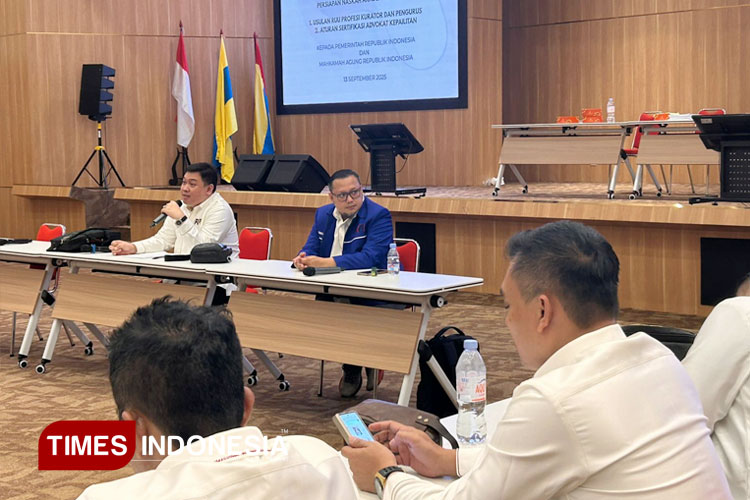 Sekjen-PKPI-Hartadi-dan-Dewan-Kehormatan.jpg
