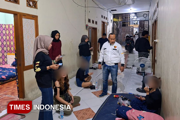 Unit PPA Satreskrim Polres Majalengka menggelar razia kos-kosan. (FOTO: Humas Polres Majalengka for TIMES Indonesia)