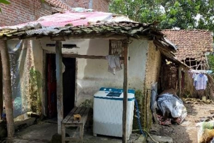 rumah-tak-layak-huni-yang-menjadi-sasaran-bedah-rumah-di-Kabupaten-Malang.jpg