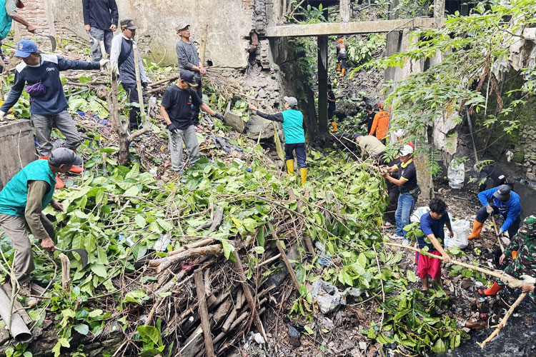 Gerakan-Angkat-Sampah-dan-Sedimen-3.jpg