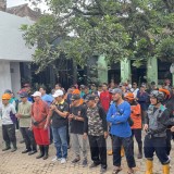 Warga Kelurahan Bareng Malang Kompak Angkat Sampah dan Sedimen Sungai