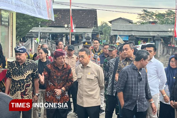 Menbud Fadli Zon Kunjungi Candi Panataran dan Makam Bung Karno di Blitar