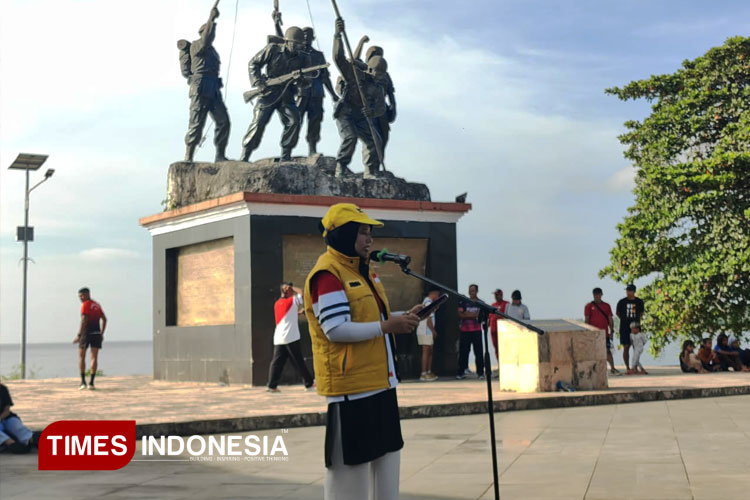 Ketua Tim Ekspedisi Patriot Universutas Indonesia, Dr Rachma Fitriati saat beri sambutan. Minggu (14/9/2025). (FOTO: Munces For TIMES Indonesia).