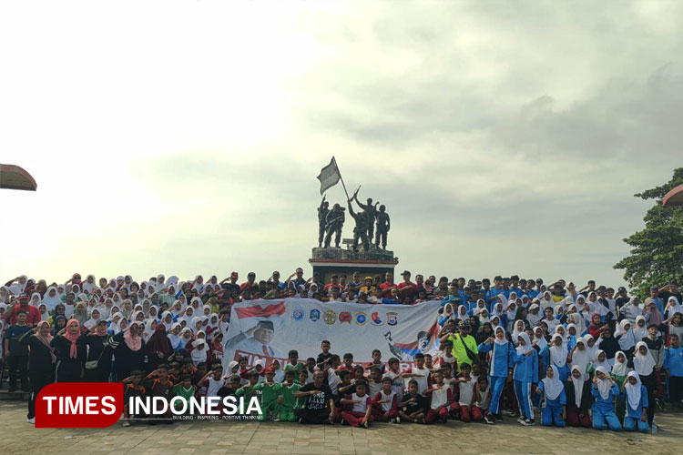 Ribuan-siswa-siswi-dan-guru-padati-tempat-acara.jpg