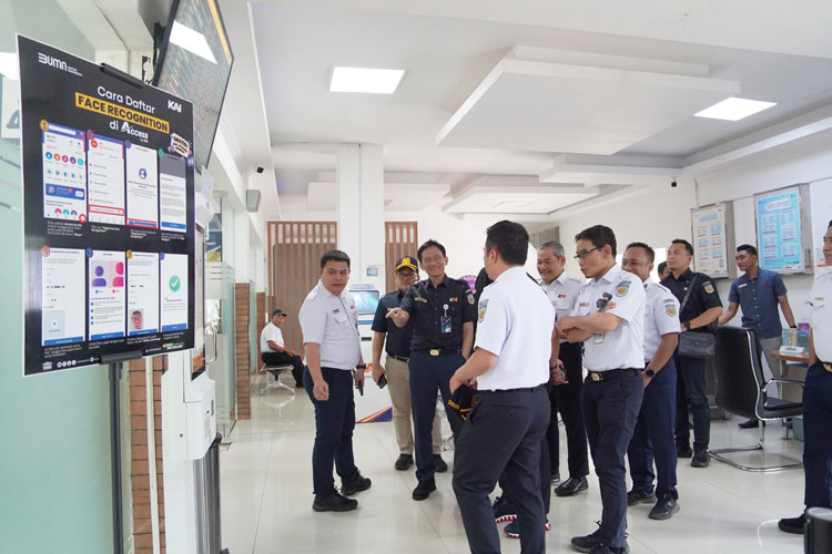 Kunker ke PT KAI Daop 7 Madiun, Dirut PT KAI Tinjau Fasilitas Stasiun Madiun