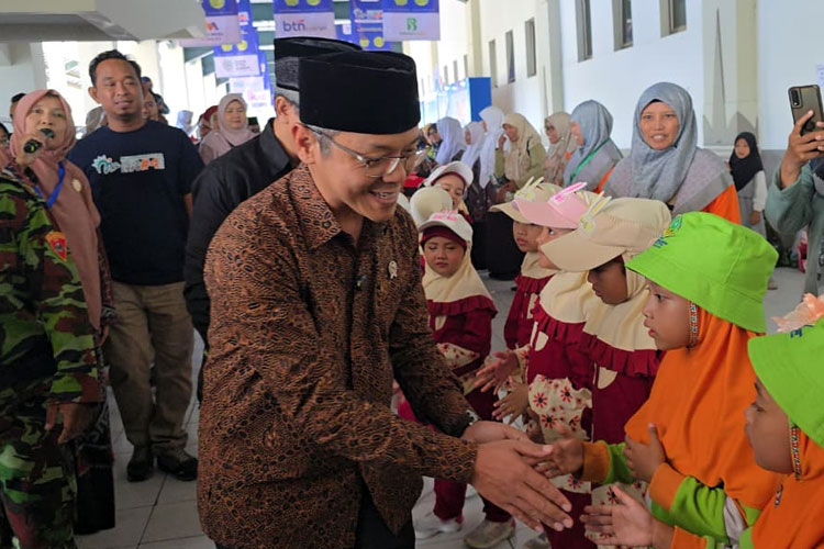 Wakil-Menteri-Pendidikan-Dasar-dan-Menengah-Fajar-Riza-Ul-Haq-1.jpg