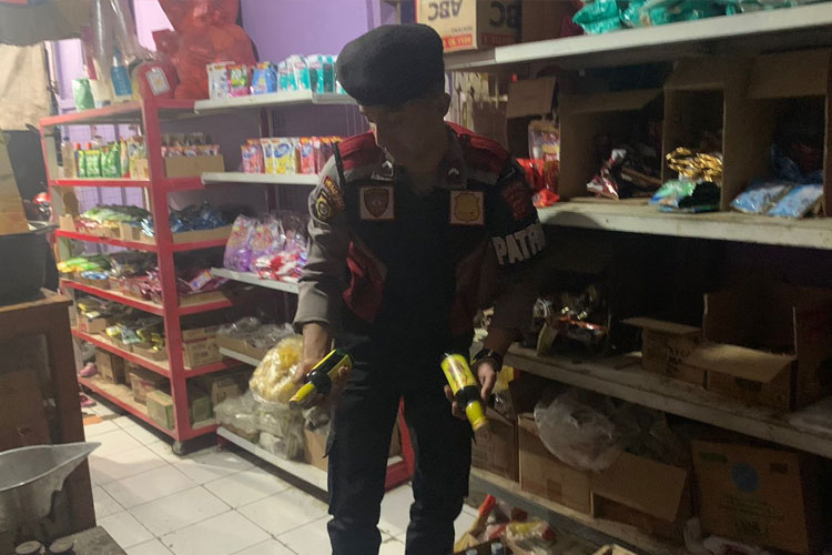 Patroli Malam, Polres Majalengka Bongkar Peredaran Puluhan Botol Miras Ilegal